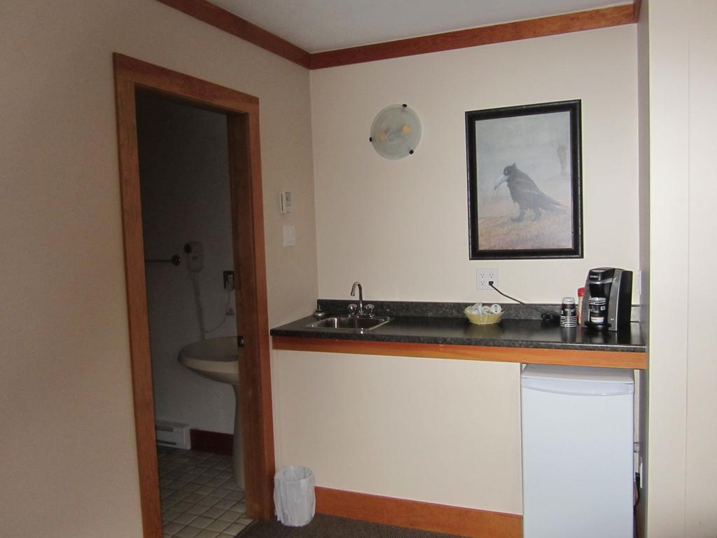 The Lodge At Skeena Landing Terrace Exterior photo