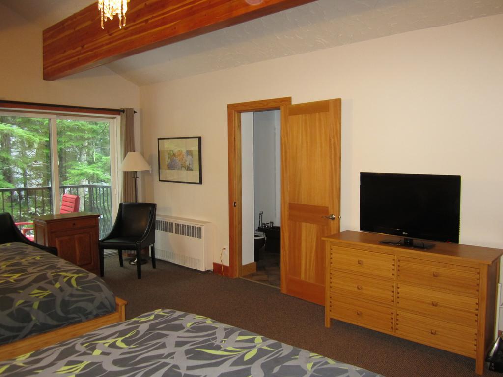 The Lodge At Skeena Landing Terrace Room photo