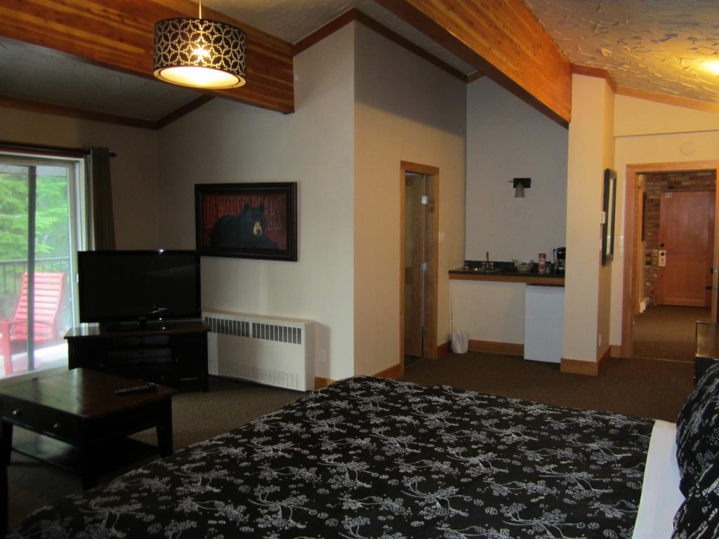 The Lodge At Skeena Landing Terrace Room photo
