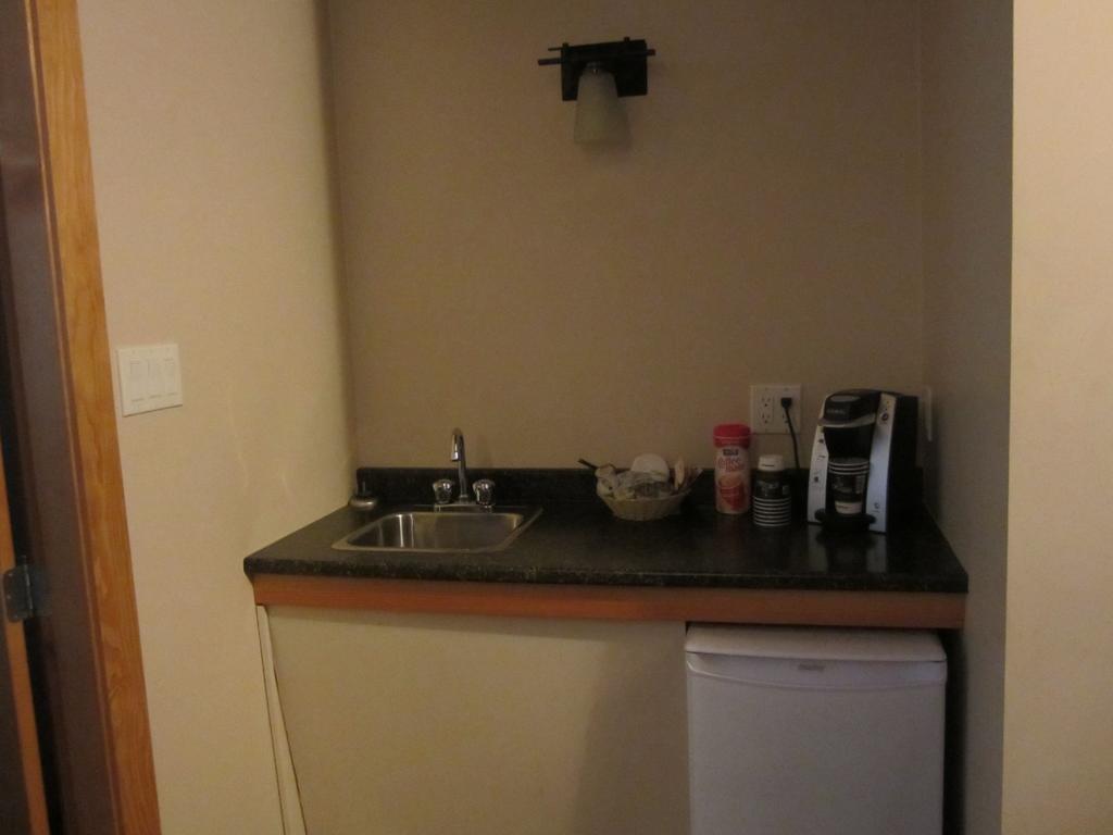The Lodge At Skeena Landing Terrace Room photo